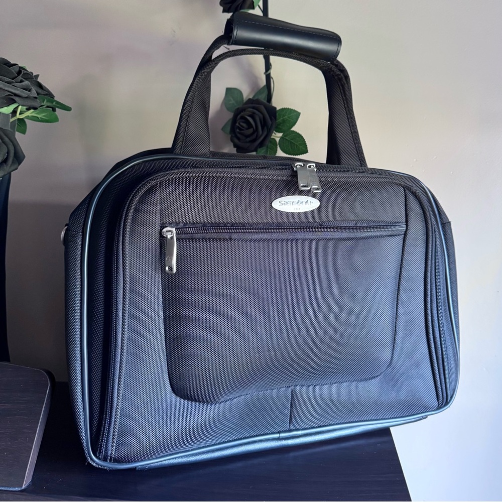 Samsonite Carry On Bag in Black